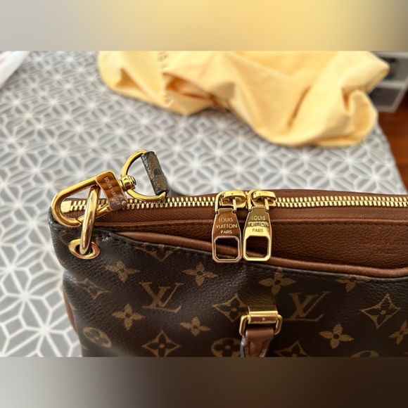 Authentic Louis Vuitton Pallas MM - Picture 13 of 16